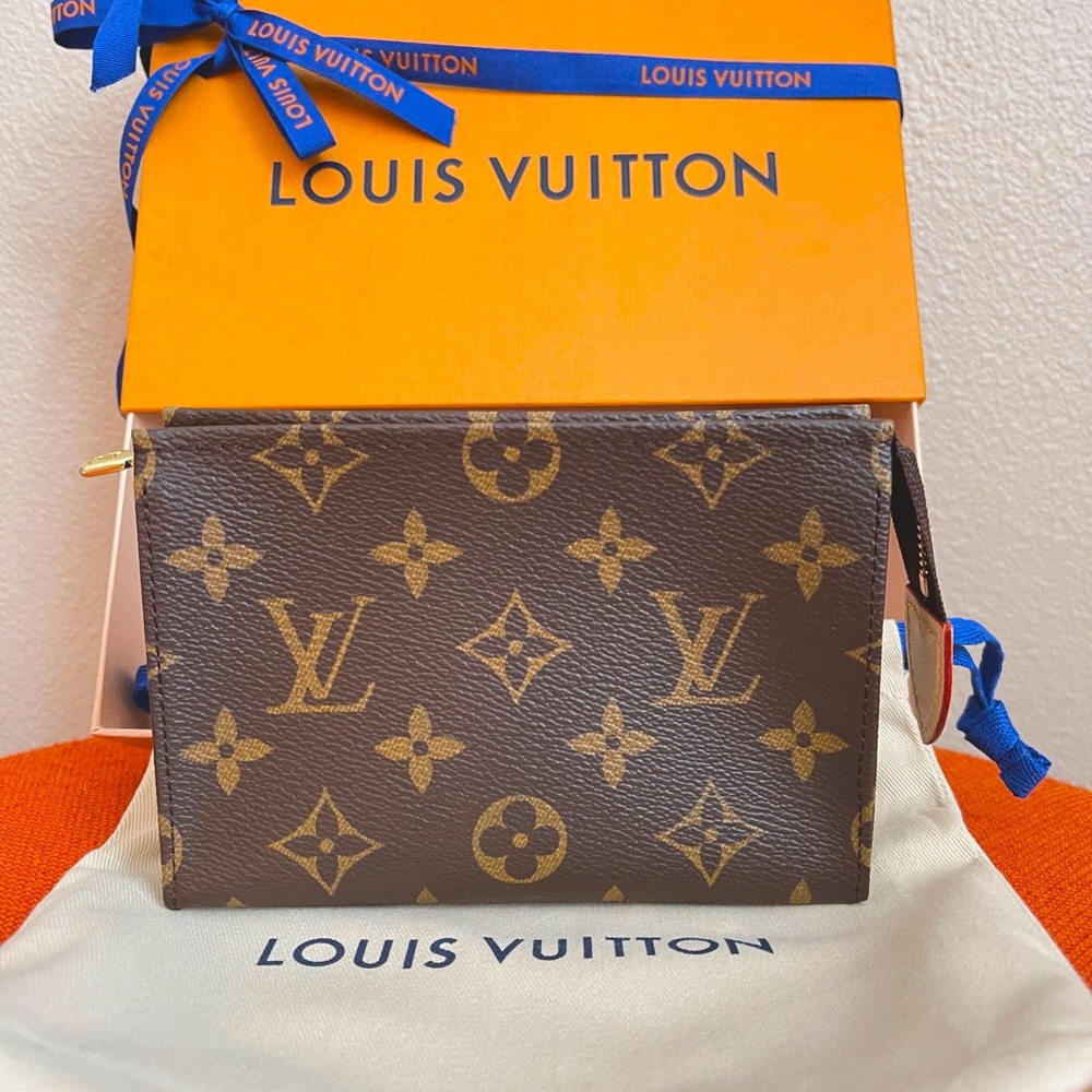 BRAND NEW Louis Vuitton Toiletry Pouch 15